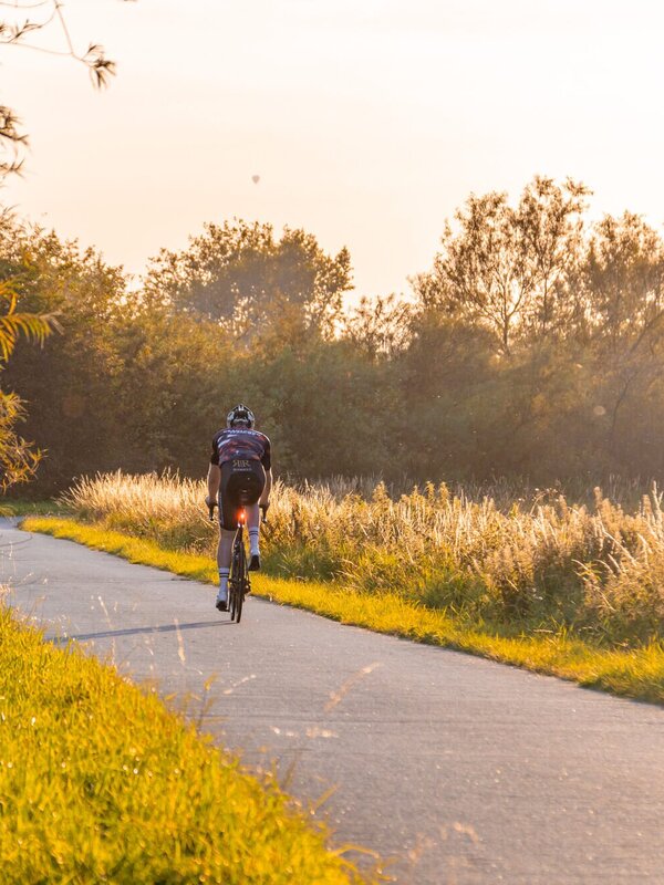 Fietser op het jaagpad in Bornem